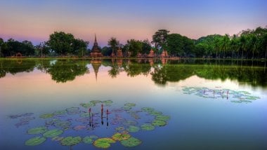 Parque historico Sukhothai en Tailandia Fondo de pantalla