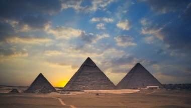 Egyptian pyramids Wallpaper