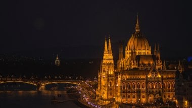 Budapest at night Wallpaper