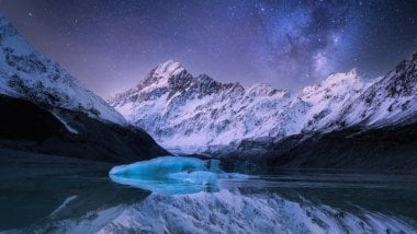 Estrellas sobre montañas en Nueva Zelanda Fondo de pantalla