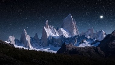 Night in the mountains Wallpaper