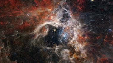 Nebula naranja y blanca Fondo de pantalla