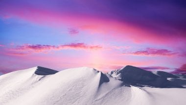 Sunset in the mountains in the desert Wallpaper
