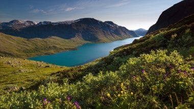 Montañas noruegas Fondo de pantalla