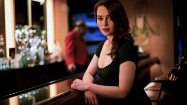 Emilia Clarke in a bar Wallpaper