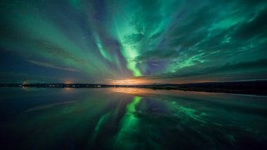 Aurora sobre un lago Fondo de pantalla