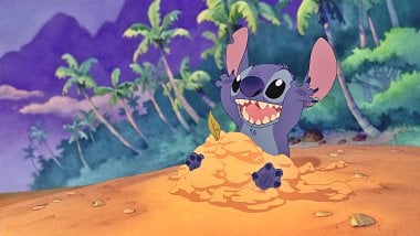 Stitch en la playa Fondo de pantalla