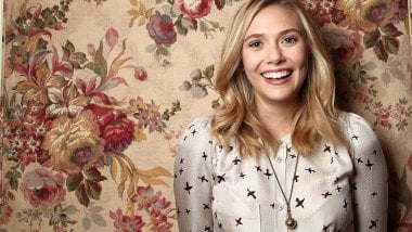 Elizabeth Olsen and flowers Wallpaper