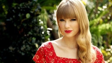 Taylor Swift for Red Wallpaper