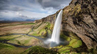 La cascada Seljalandsfoss en Islandia Fondo de pantalla
