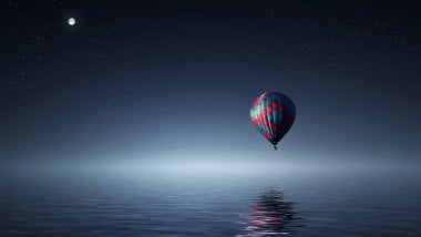 Hot air balloon in nothingness Wallpaper