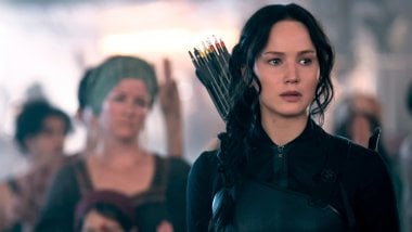 Katniss Everdeen en el distrito 8 Fondo de pantalla