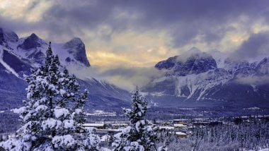 Alberta Banff Mountain in Winter Wallpaper