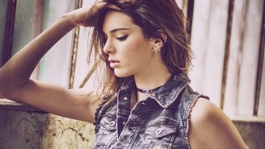 Kendall Jenner in profile Wallpaper