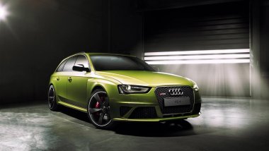 Audi RS4 Avant Green Wallpaper