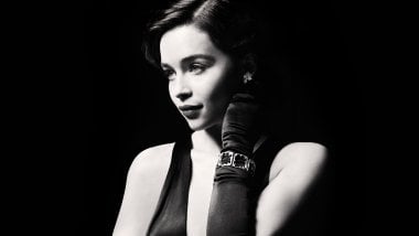 Emilia Clarke in black and white Wallpaper