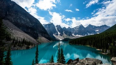 Moraine Lake in Canada Wallpaper