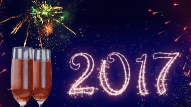 2017 Vino y fuegos artificiales Fondo de pantalla