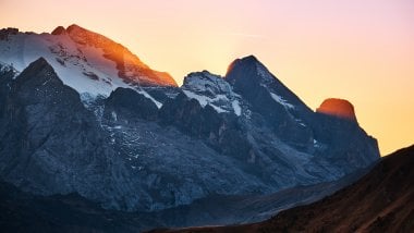 Snowy mountains in sunset Wallpaper