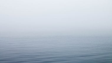 Mar bajo niebla Fondo de pantalla