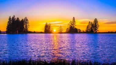 Lake against the sunset Wallpaper