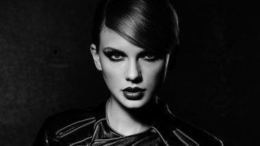 Taylor Swift in Grayscale Wallpaper