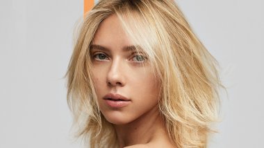 Scarlett Johanson short hair Wallpaper