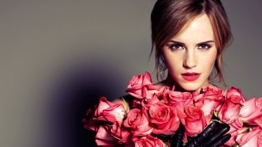 Emma Watson con rosas Fondo de pantalla