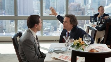 Leonardo DiCaprio y Matthew McConaughey en El lobo de Wall Street Fondo de pantalla