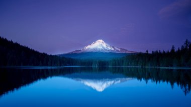 Mountain reflected in lake at night Wallpaper