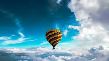 Hot Air Ballon over the clouds Wallpaper