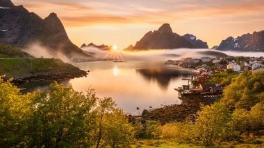 Paisaje en Noruega atardecer en las montañas Fondo de pantalla