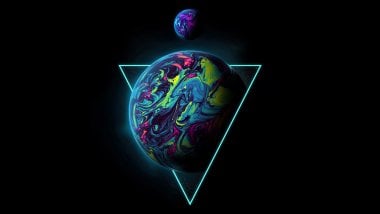 Triangle with planet Wallpaper