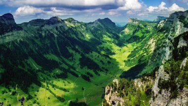 El valle Justis en Suiza Fondo de pantalla