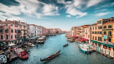 Boats in Venice Italy Wallpaper