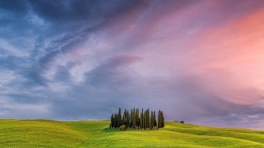 Tuscany in Italy at sunset Wallpaper