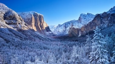 Yosemite during the winter Wallpaper