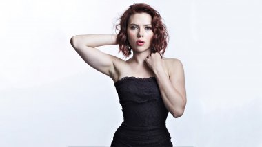 Scarlett Johansson on black dress Wallpaper