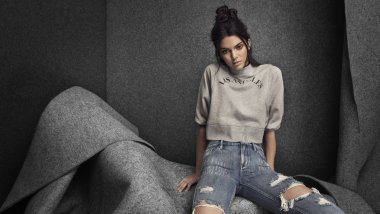 Kendall Jenner casual clothes Wallpaper