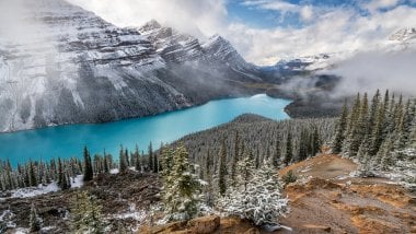 Lake landscape in Alberta Wallpaper