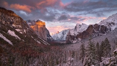 Yosemite at sunset Wallpaper