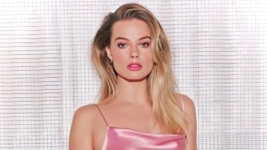 Margot Robbie in pink dress Wallpaper