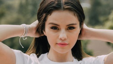 Rostro de Selena Gomez con maquillaje Fondo de pantalla