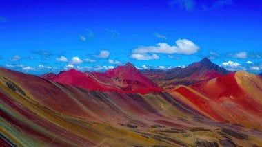 Montañas de arcoíris en Perú Fondo de pantalla