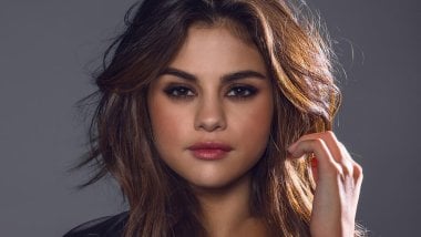 Selena Gomez Face 2021 Wallpaper
