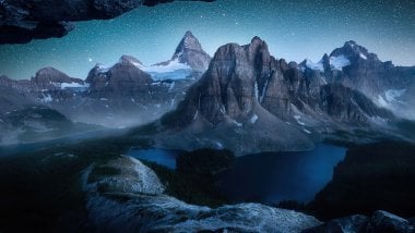 Mountains under the stars Wallpaper
