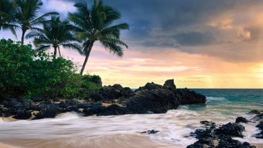Secret beach in Hawaii Wallpaper