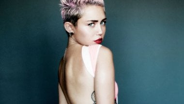 Miley Cyrus for V magazine Wallpaper