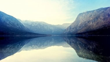 Reflejo en el lago Fondo de pantalla