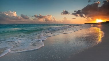 Waves in the beach at sunset Wallpaper